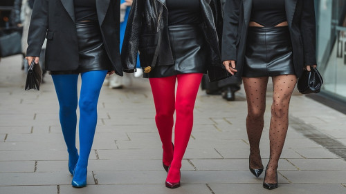 6 اشتباه رایج خانم ها در ست کردن جوراب شلواری