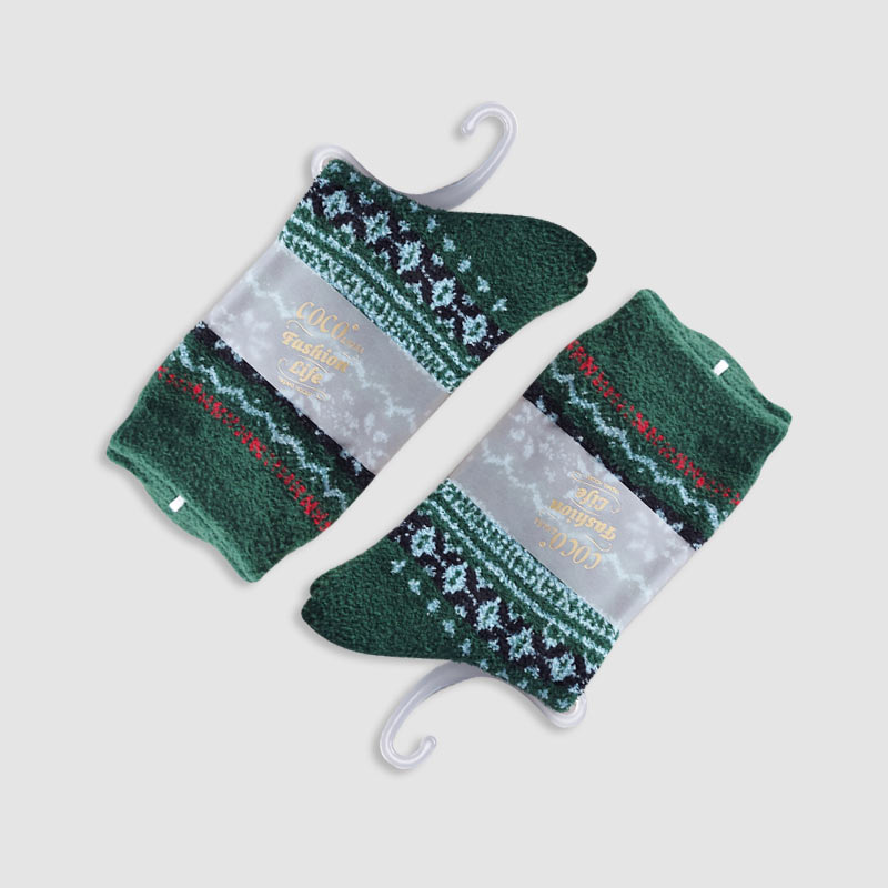 جوراب نیم ساق زنانه بوکله زمستانه طرح سنتی - سبز