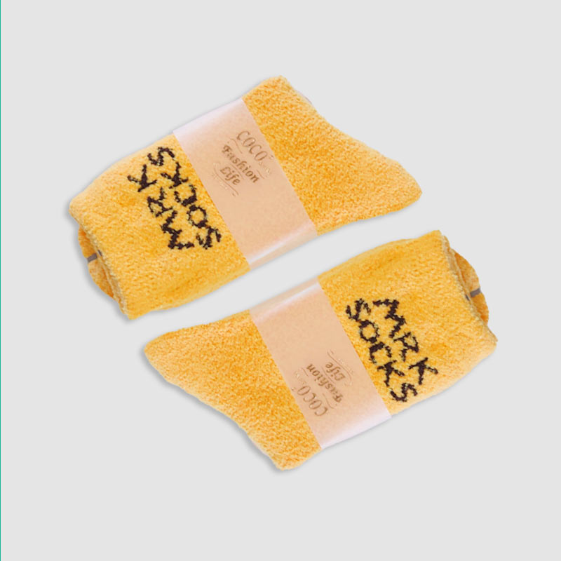 جوراب نیم ساق زنانه بوکله طرح نوشته انگلیسی‎ - زرد