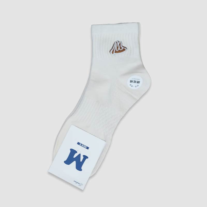 جوراب نیم ساق مردانه گلدوزی شده طرح M‎ - کرم