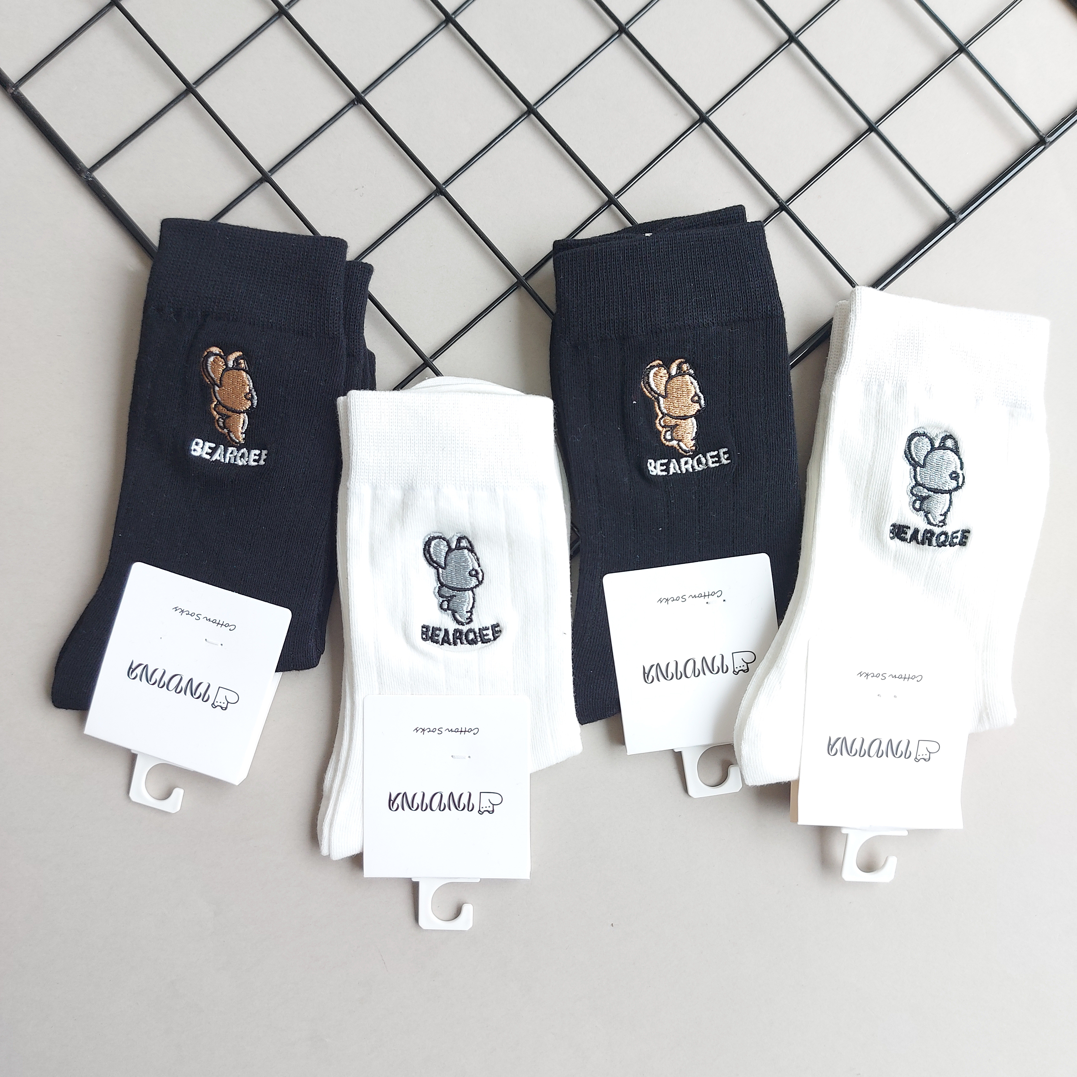 جوراب ساقدار زنانه گلدوزی شده طرح موش