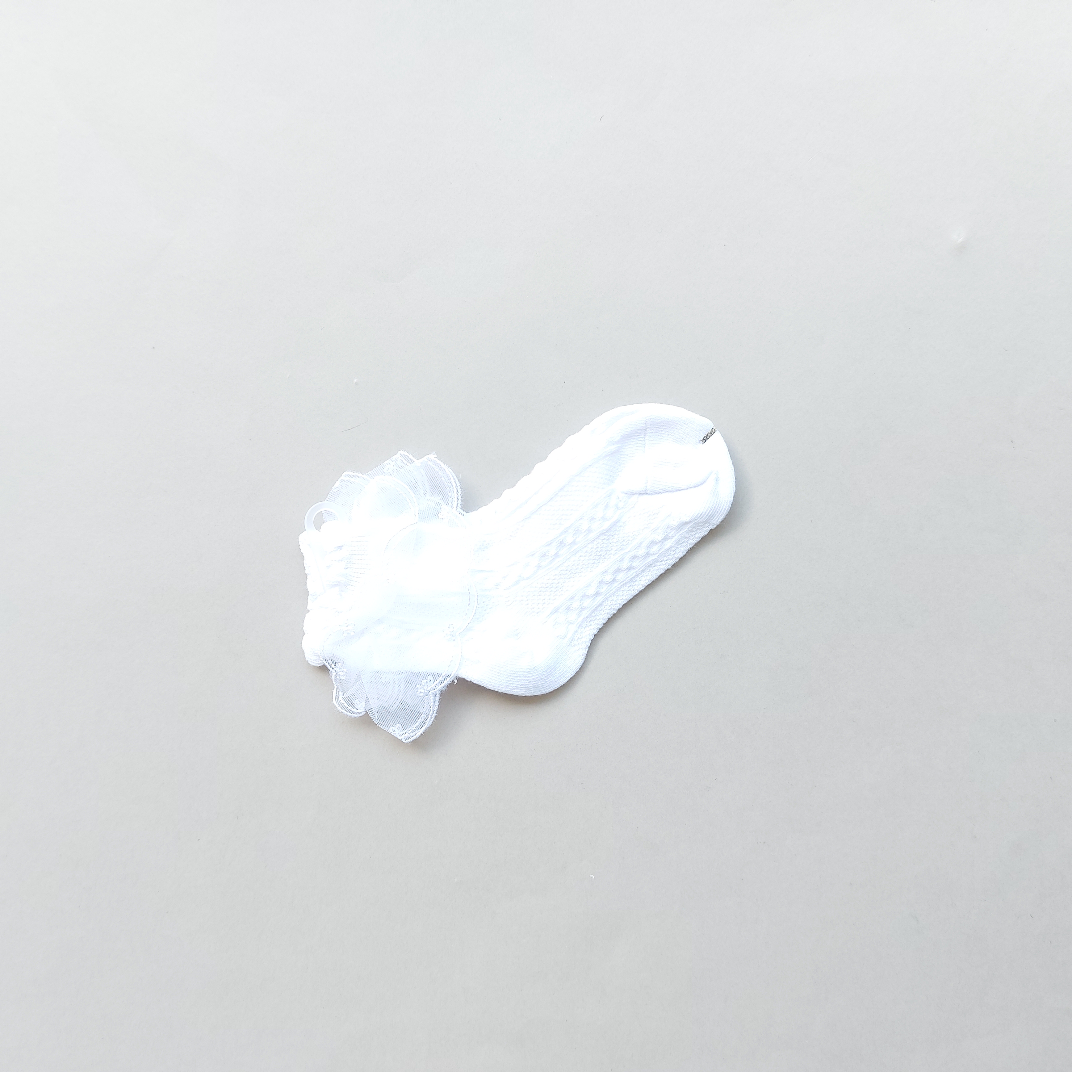 جوراب لب تور دخترانه طرح گیس - سفید