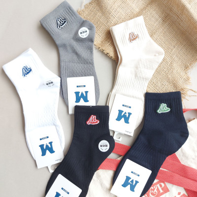 جوراب نیم ساق مردانه گلدوزی شده طرح M‎ 