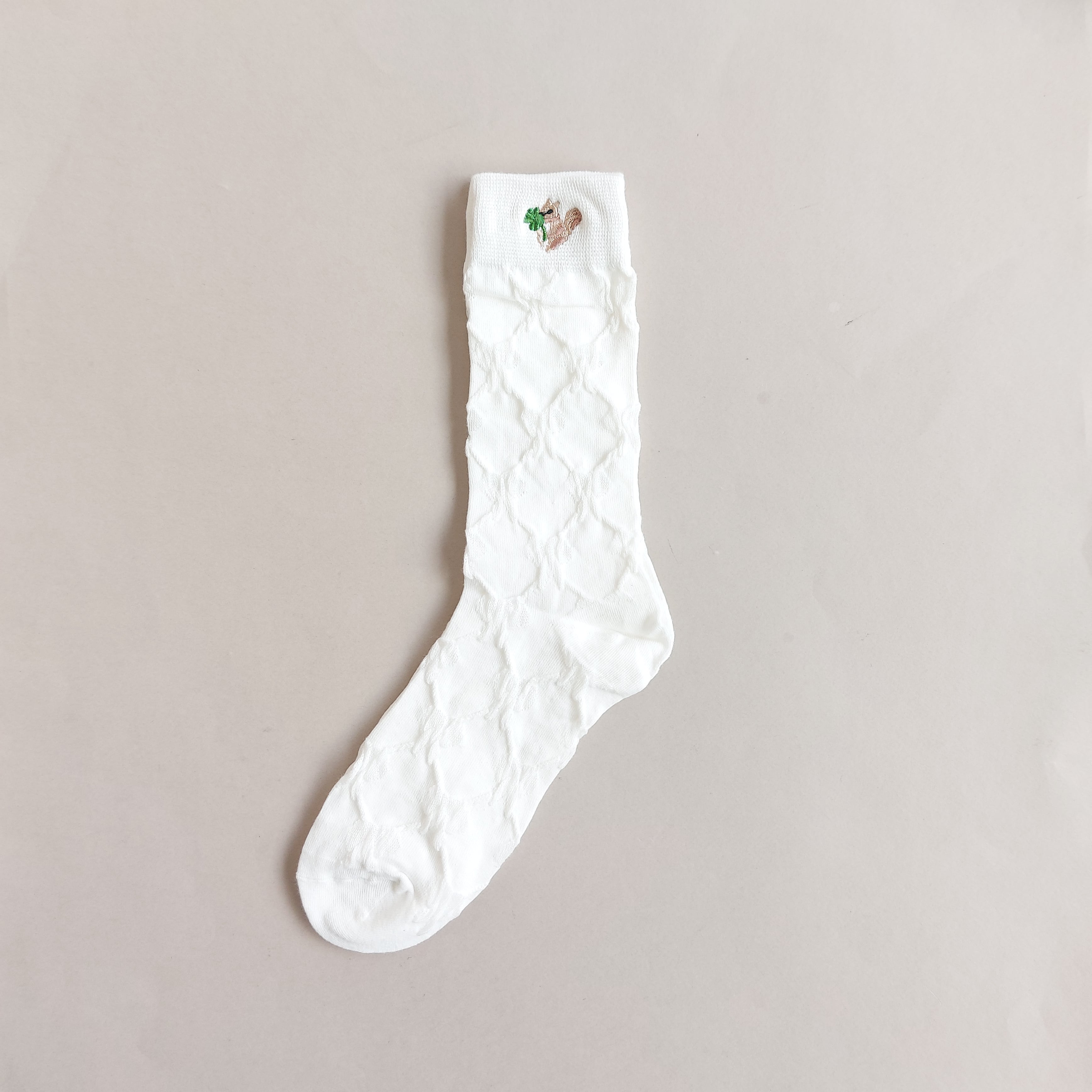 جوراب ساقدار زنانه طرحدار برجسته گلدوزی شده happy july