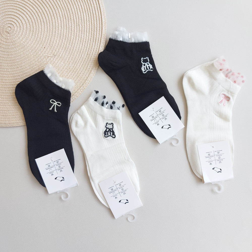 جوراب مچی زنانه طرح گلدوزی شده لبه حریر