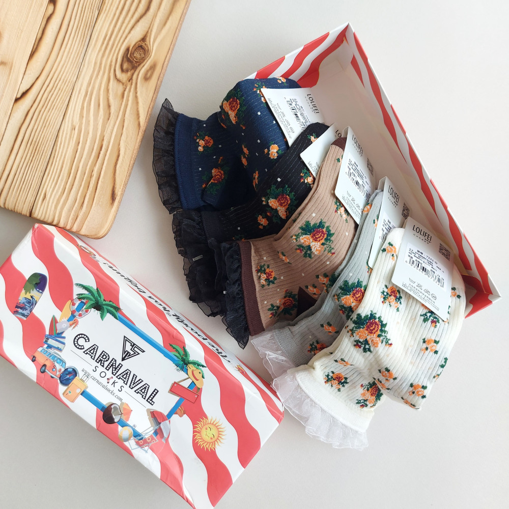 پک 5 جفتی جوراب زنانه گلدار کبریتی لبه توری وارداتی