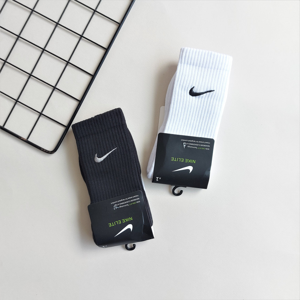 جوراب ساقدار مردانه حوله ای گلدوزی شده نایک