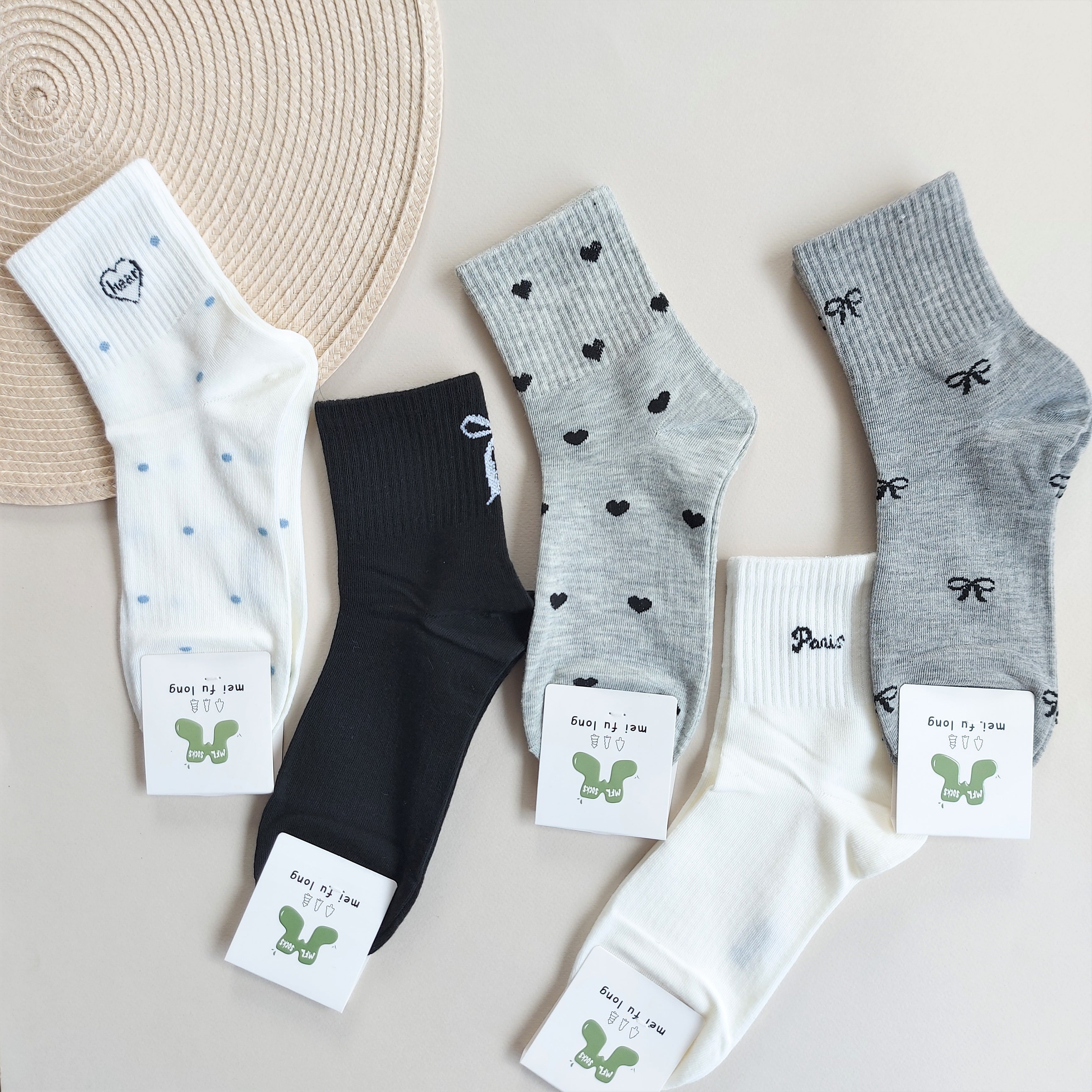 جوراب نیم ساق زنانه وارداتی طرح پاپیون و قلب