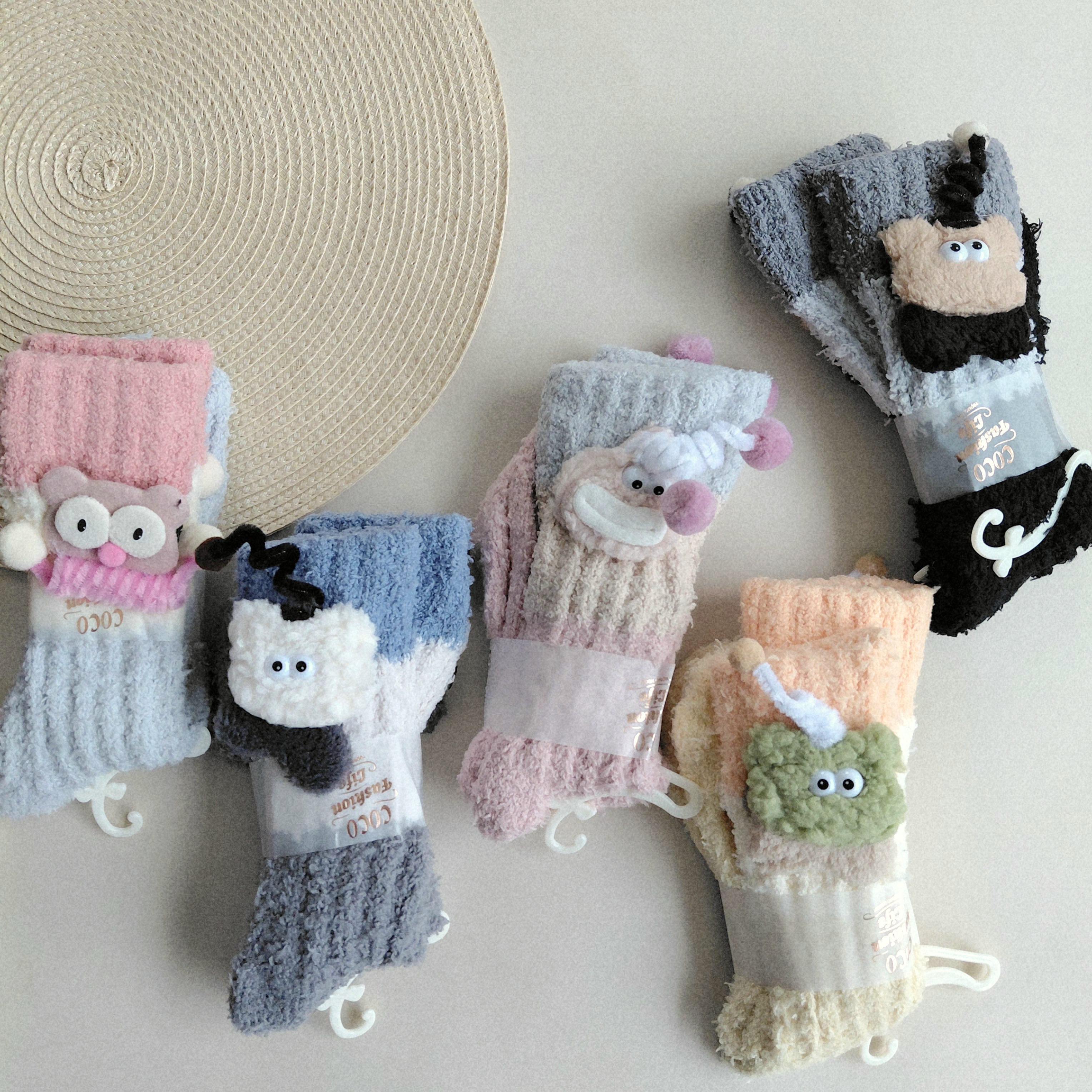 جوراب ساقدار بوکله زنانه طرح عروسک فانتزی گیره دار